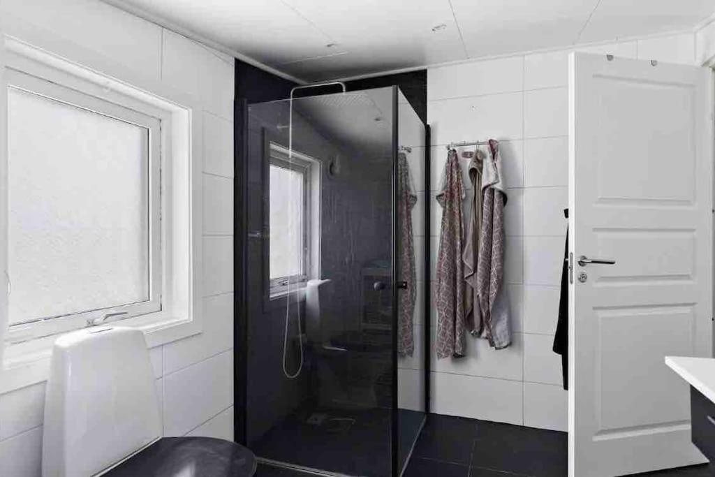 Mysigt Hus Med Natur & Jacuzzi I Olofstorp Гьотеборг Екстериор снимка