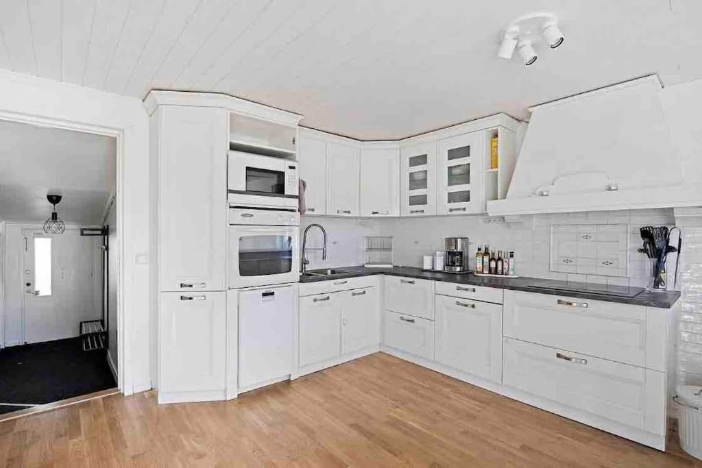 Mysigt Hus Med Natur & Jacuzzi I Olofstorp Гьотеборг Екстериор снимка