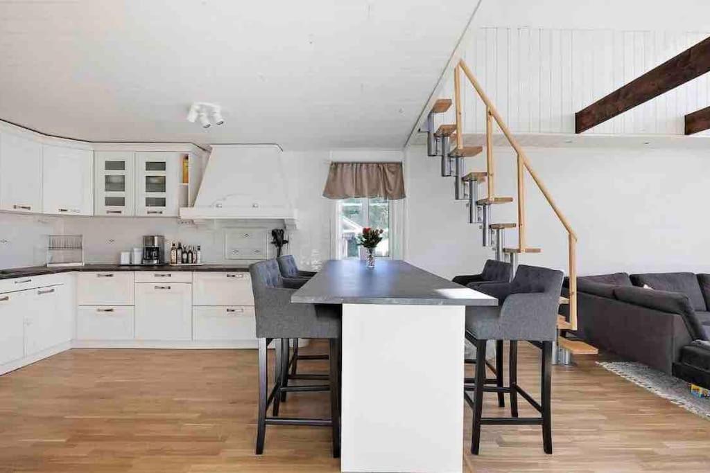 Mysigt Hus Med Natur & Jacuzzi I Olofstorp Гьотеборг Екстериор снимка
