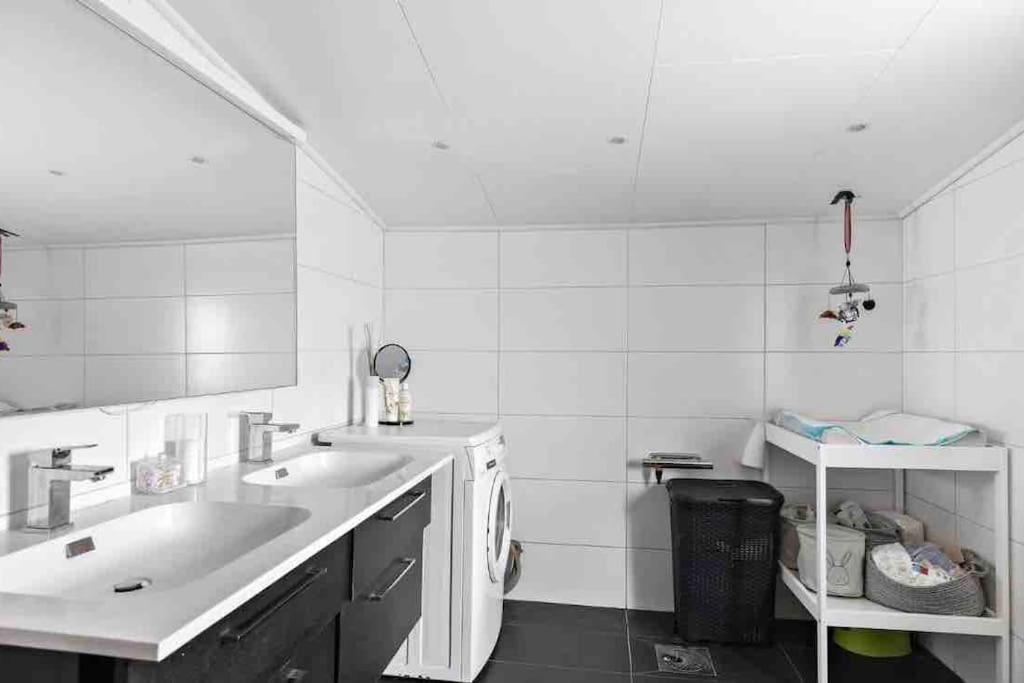 Mysigt Hus Med Natur & Jacuzzi I Olofstorp Гьотеборг Екстериор снимка