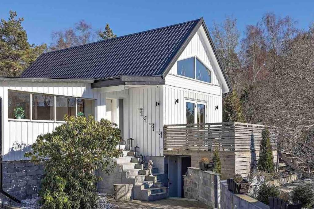 Mysigt Hus Med Natur & Jacuzzi I Olofstorp Гьотеборг Екстериор снимка
